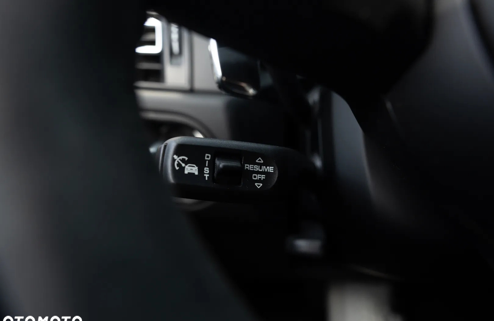 Porsche Macan cena 374396 przebieg: 3, rok produkcji 2024 z Dąbie małe 781